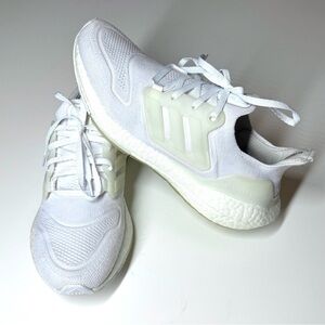 Adidas Women's Ultraboost 22 Athletic White Running Sneakers Size- 9
